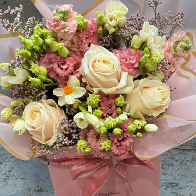 Sparkling Champagne - Send luxury at its finest with this breathtaking composition made with the most desirable blooms. If you're looking for that extra special gift with that added WOW factor - You’ve found it!