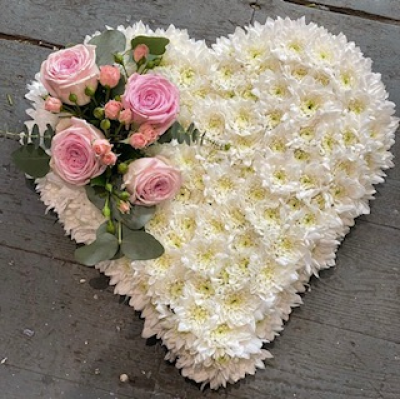 Heart - White based heart with a pink rose spray